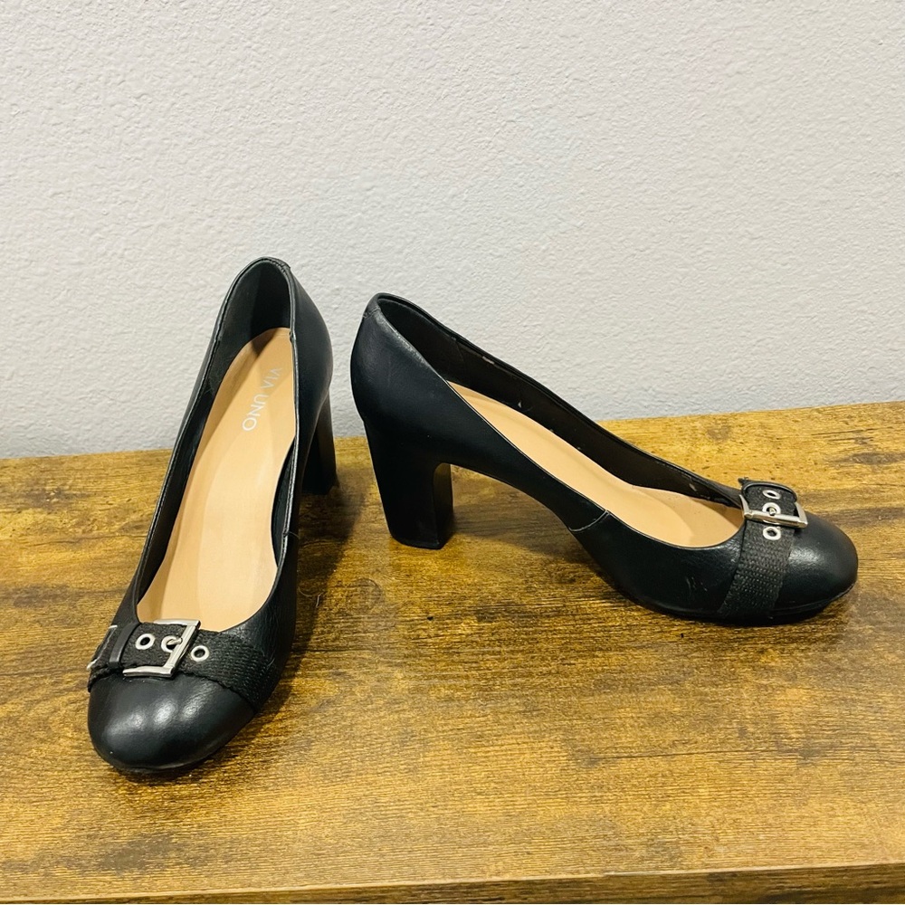 Via UNO Block Heel Black Closed Toe Pumps  Silver Buckle Detail Womens Size 8